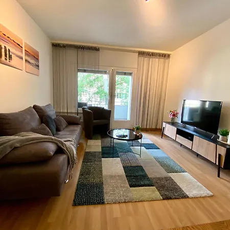 Modern Eingerichtete Stadtwohnung In Wollishofen Apartmán