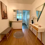 Modern Eingerichtete Stadtwohnung In Wollishofen *