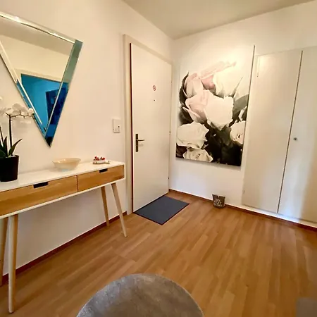 Modern Eingerichtete Stadtwohnung In Wollishofen Apartamento